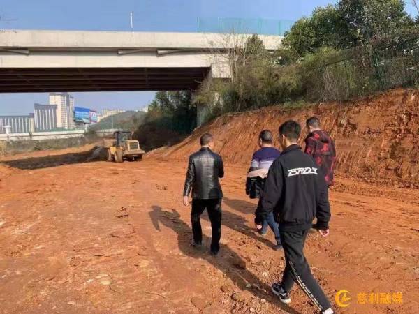 慈利縣建投集團(tuán)、慈姑建材公司：現(xiàn)場踏勘建筑垃圾綜合治理項目建設(shè)情況